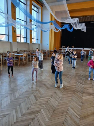 1.tr .-Vystoupeni-na-sk.-plese-1