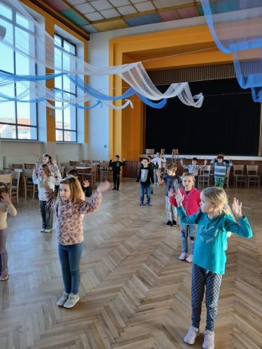 1.tr .-Vystoupeni-na-sk.-plese-2