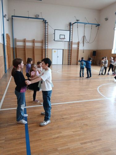 Country-tance-2.-trida-4