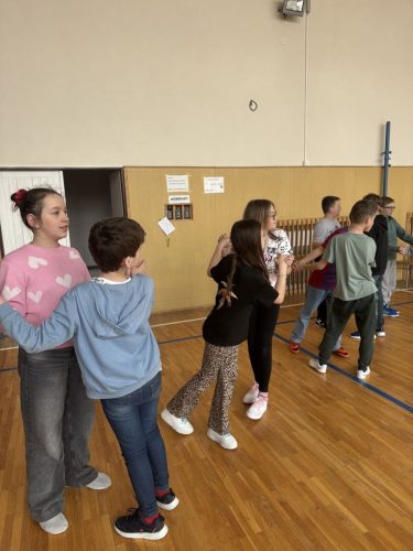 Country-tance-345.-trida-9