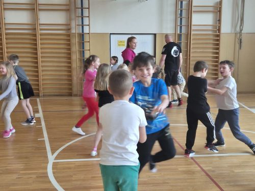 Sebeobrana-vyuk.-program-1.-trida-5