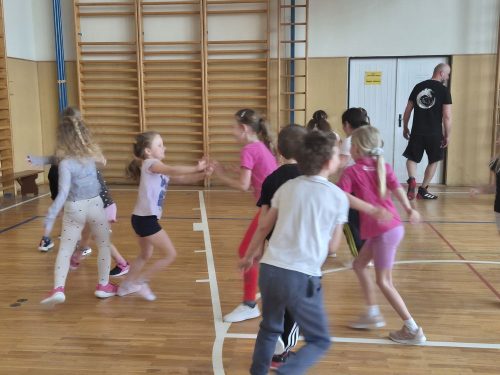 Sebeobrana-vyuk.-program-1.-trida-6