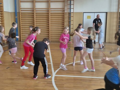 Sebeobrana-vyuk.-program-1.-trida-7