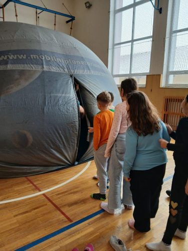 mobilni-planetarium-4-1